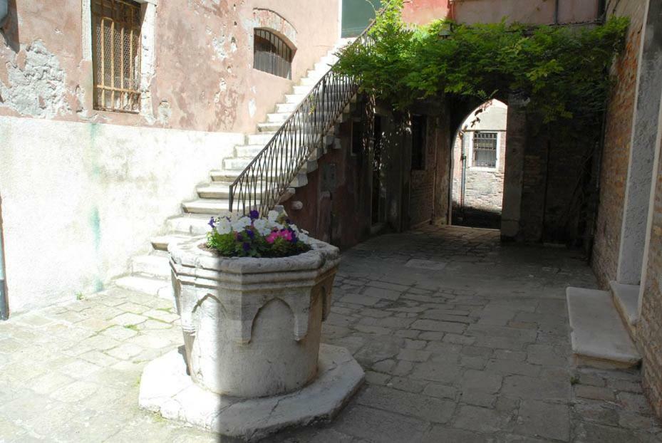 Dorsoduro - Corte Della Comare Venedig Exterior foto